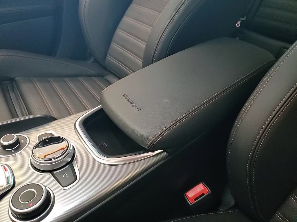 New 2025 Alfa Romeo Giulia AWD w/ Driving Assist Package image 30