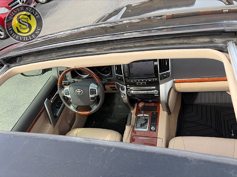 Used 2013 Toyota Land Cruiser AWD/4WD image 34