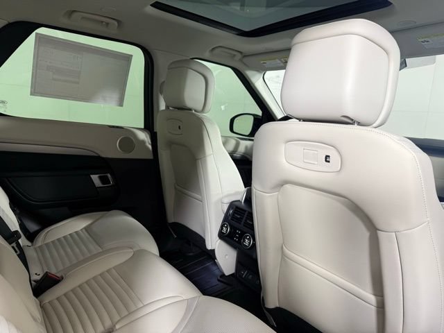 Certified 2025 Land Rover Discovery Dynamic SE AWD/4WD image 33