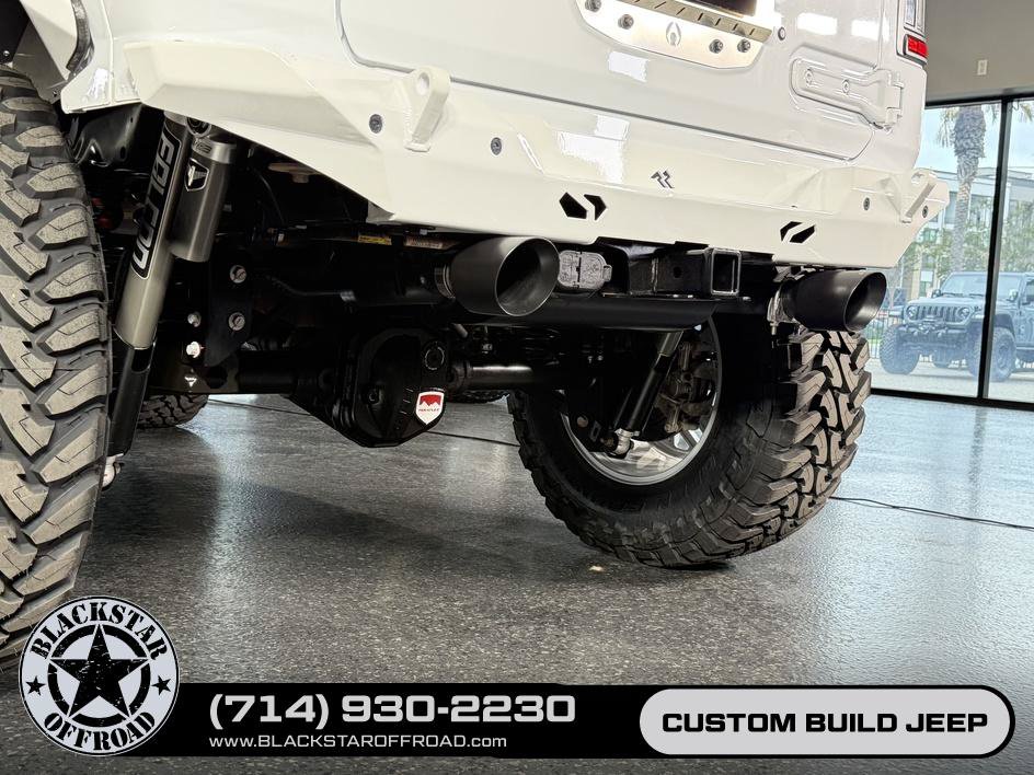 Used 2025 Jeep Wrangler Unlimited Rubicon AWD/4WD image 9