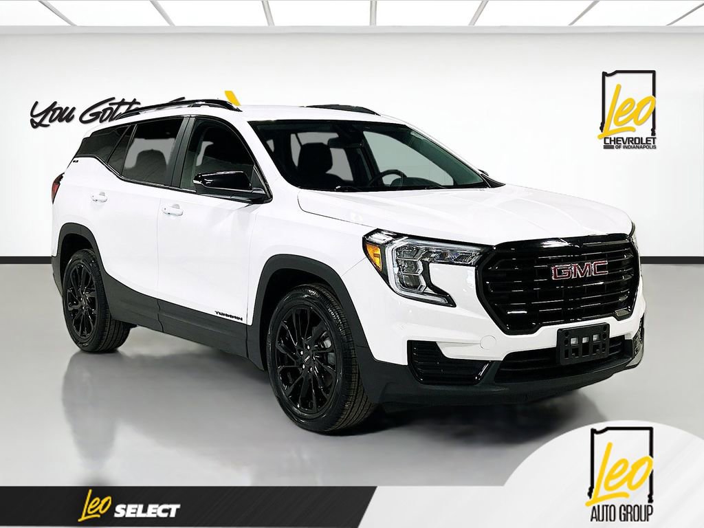 Used 2024 GMC Terrain SLE w/ Driver Convenience Package image 3