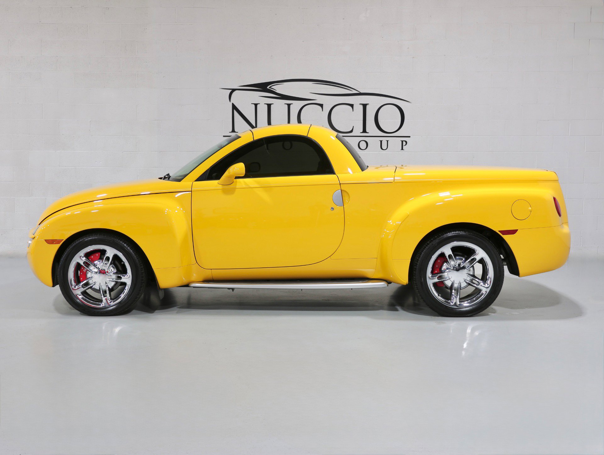 Used 2005 Chevrolet SSR 6 Speed Manual - Only 12K Mile w/ Preferred Equipment Group image 11