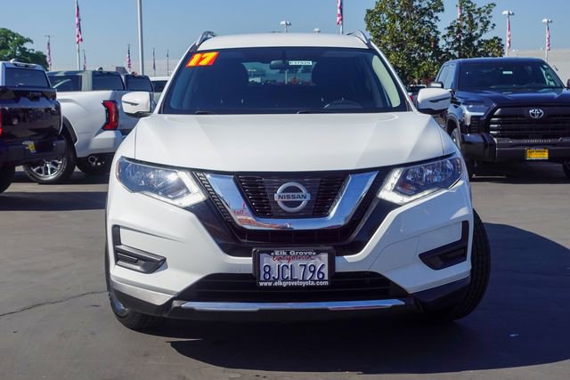 Used 2017 Nissan Rogue SV image 3