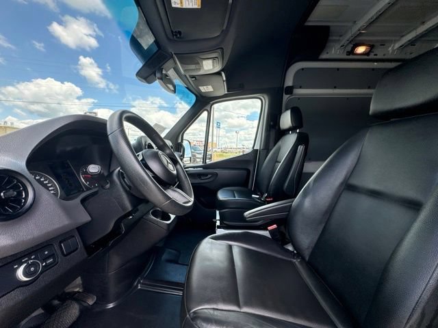 Used 2025 Mercedes-Benz Sprinter 2500 image 2