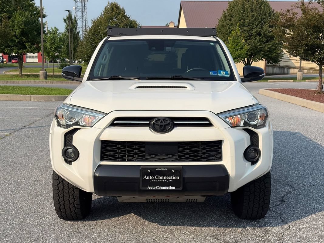 Used 2020 Toyota 4Runner Venture w/ Moonroof Package AWD/4WD image 3