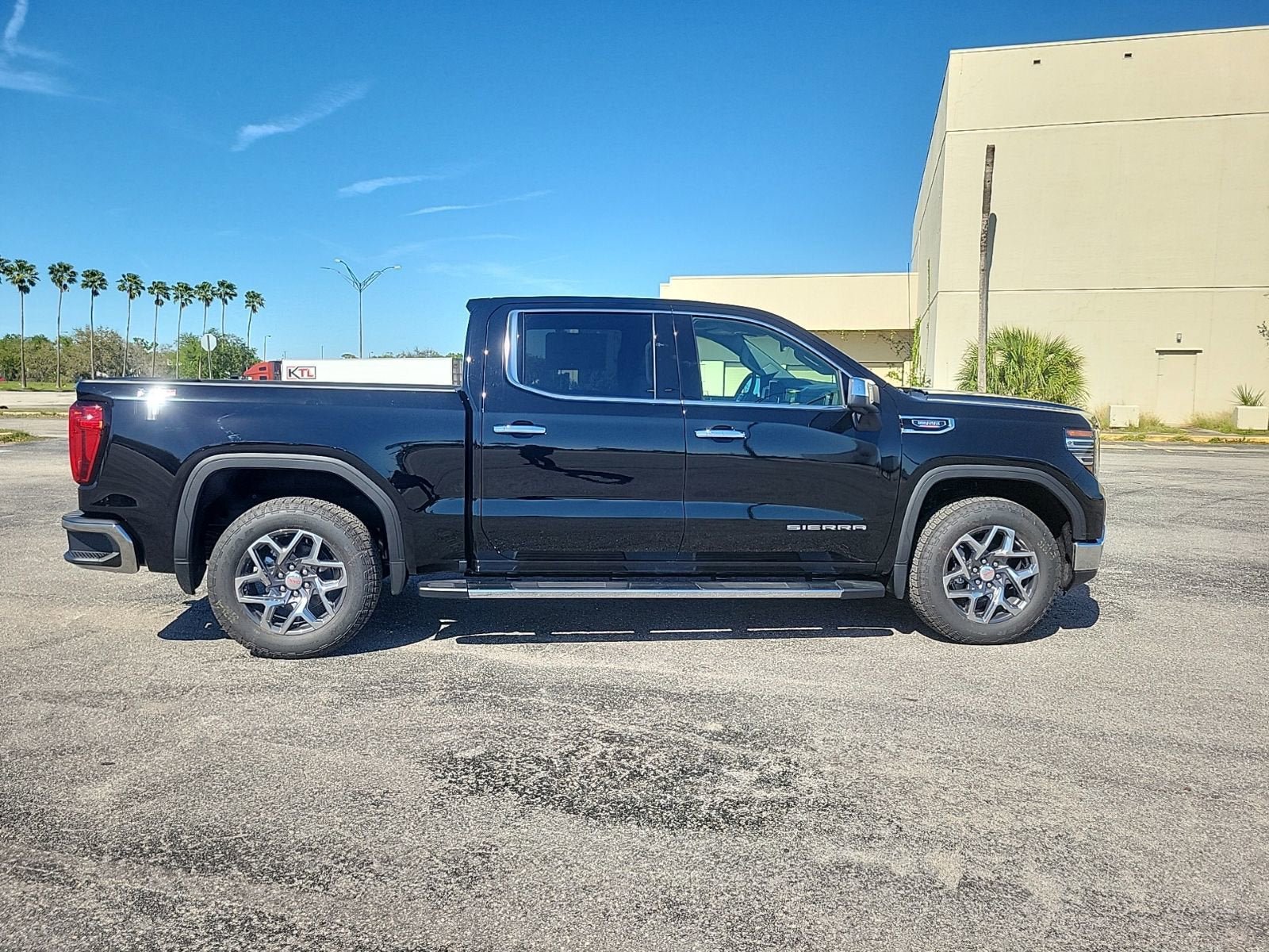 New 2026 GMC Sierra 1500 SLT w/ SLT Premium Plus Package AWD/4WD image 4