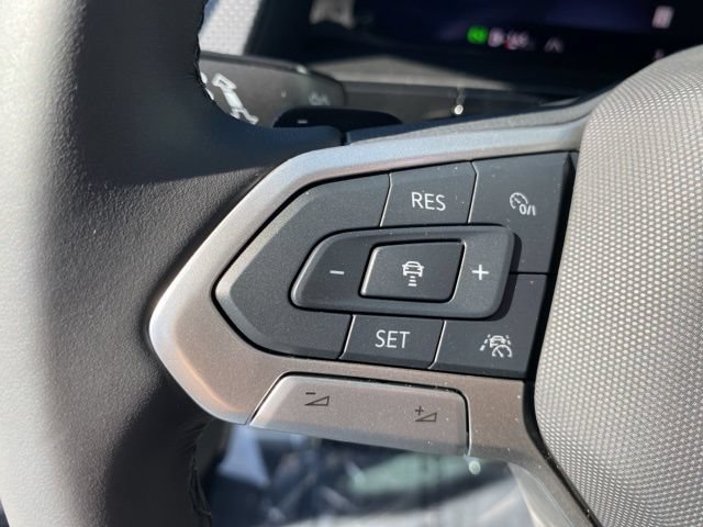 New 2026 Volkswagen Atlas Cross Sport SEL Premium R-Line AWD/4WD image 32