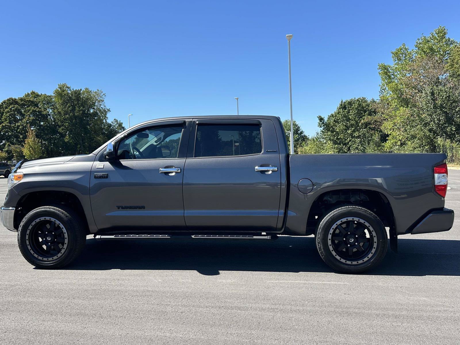 Used 2017 Toyota Tundra Limited w/ Limited Premium Package AWD/4WD image 23