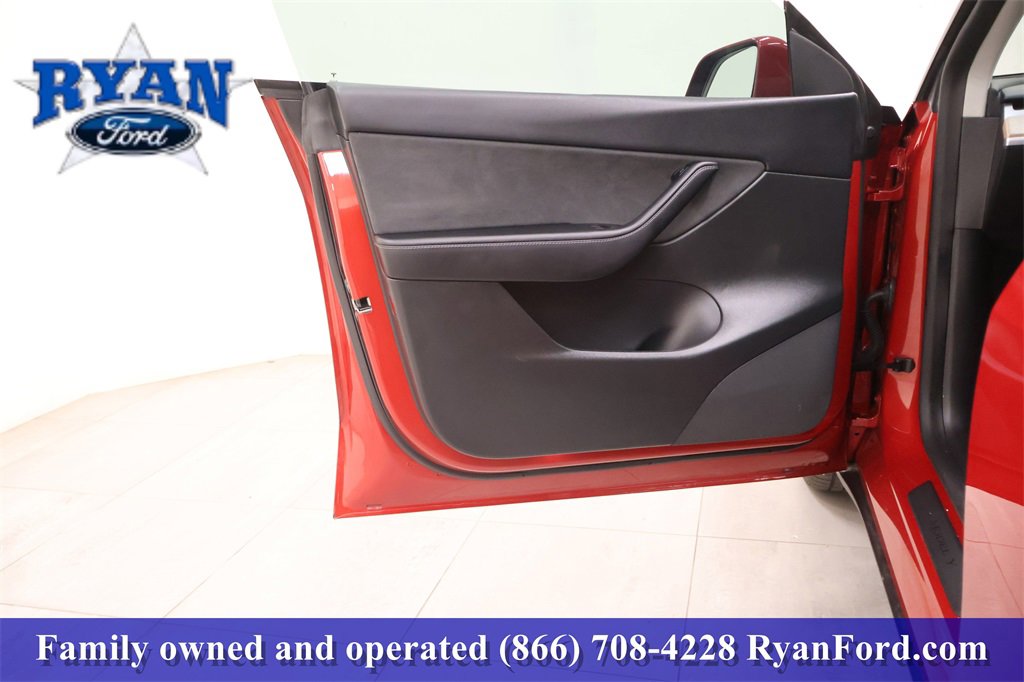 Used 2022 Tesla Model Y Long Range image 9