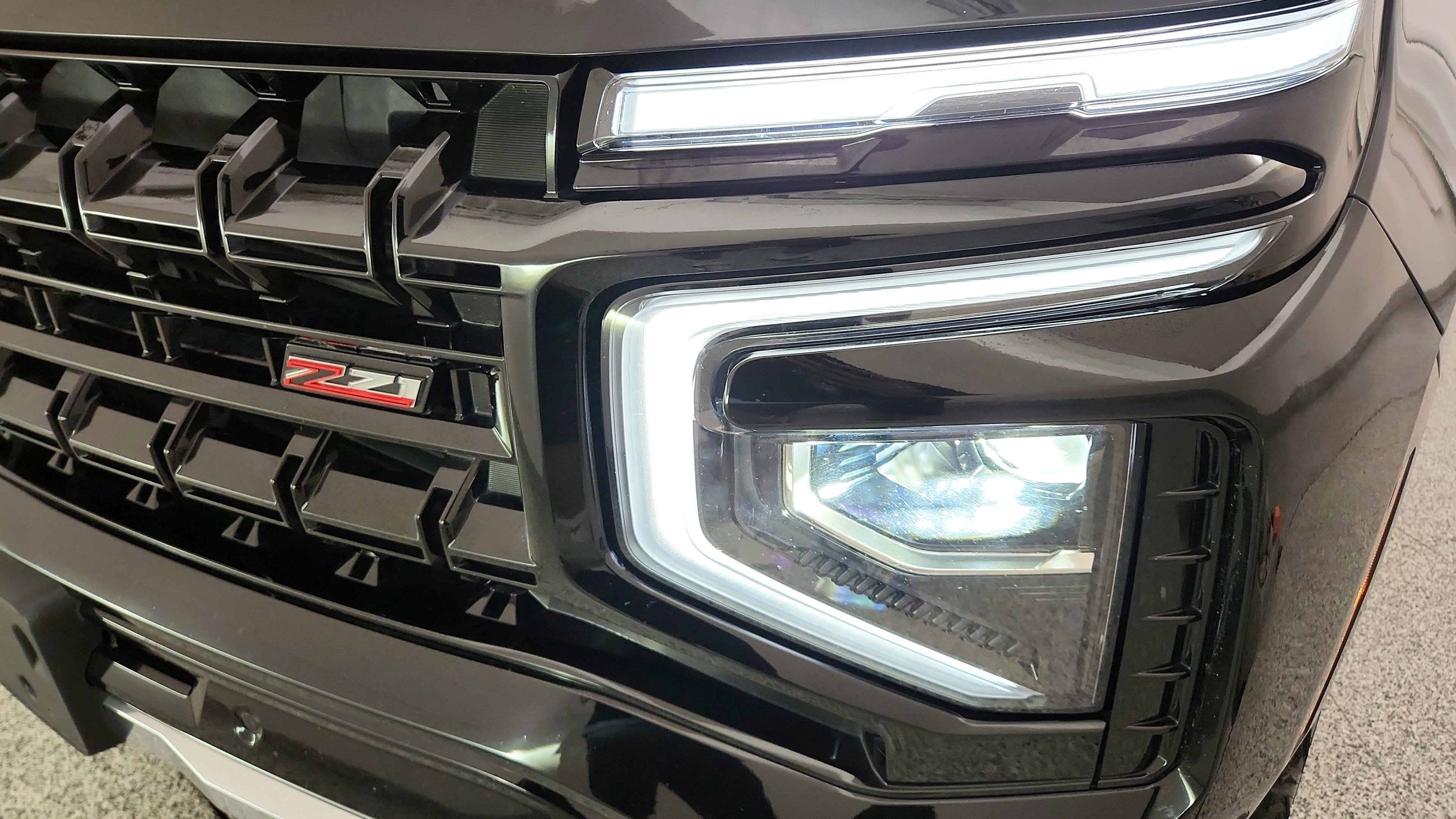 Used 2025 Chevrolet Suburban Z71 AWD/4WD image 39