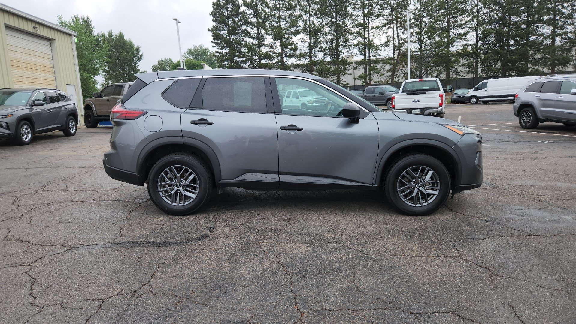 Used 2024 Nissan Rogue S AWD/4WD image 13