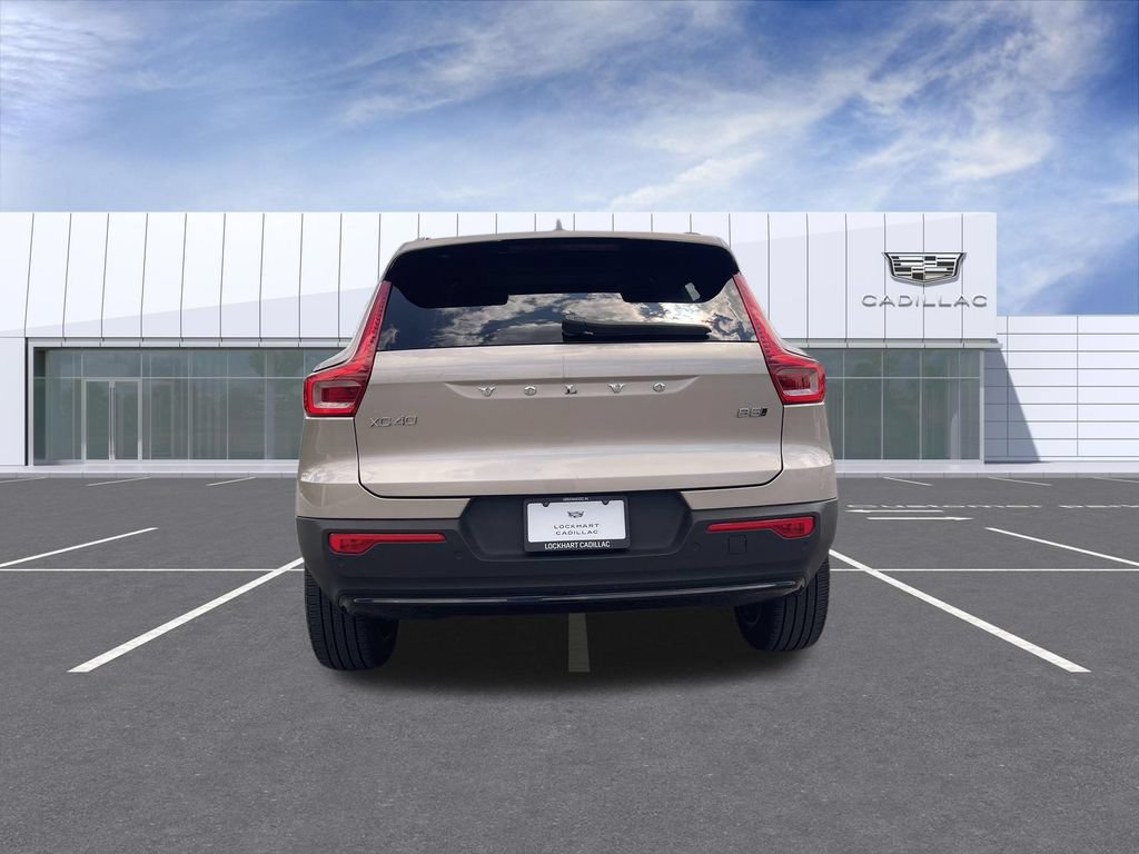 Used 2023 Volvo XC40 B5 Plus w/ Driver Assist Package AWD/4WD image 7