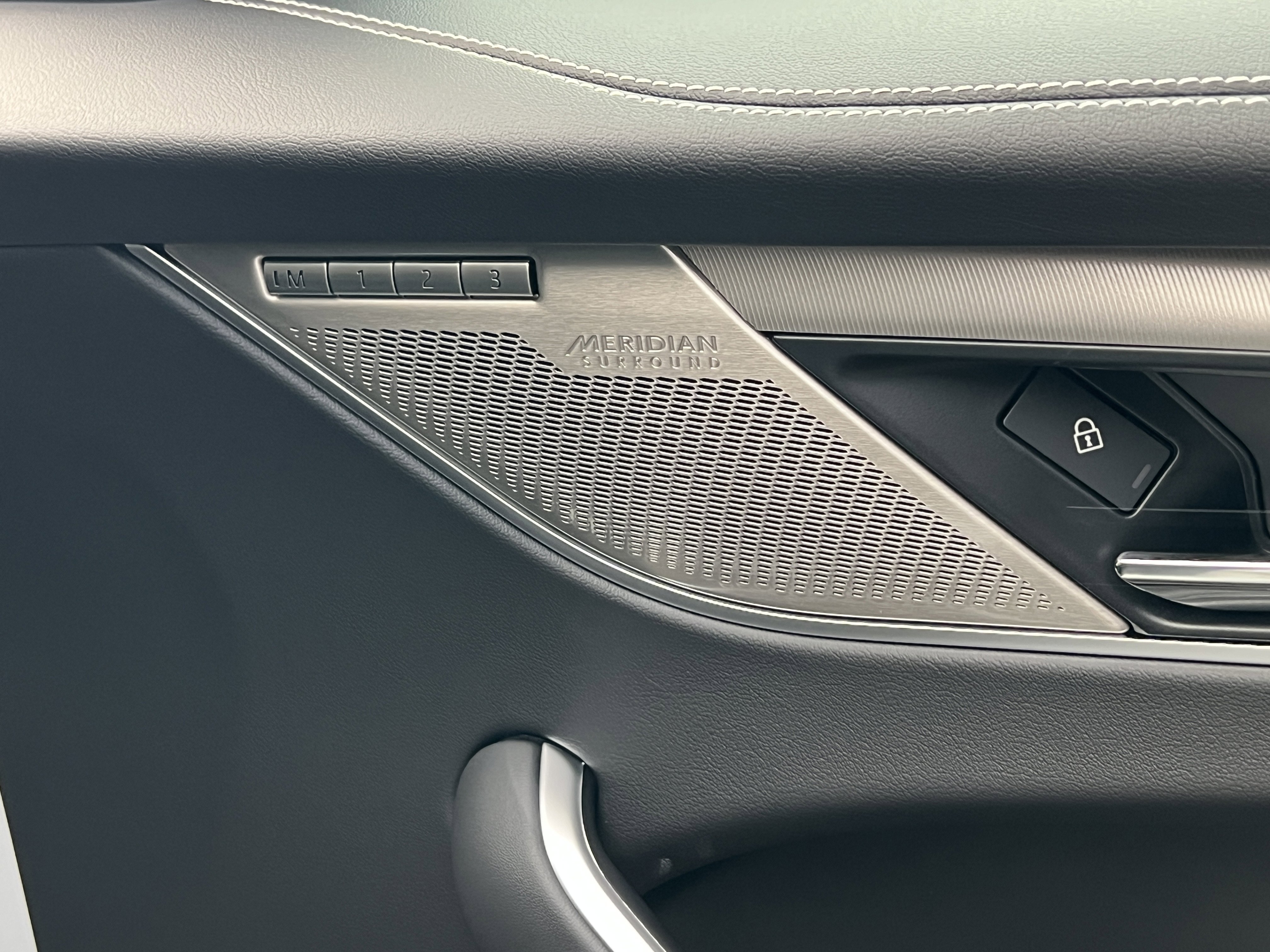 New 2026 Jaguar F-PACE R-Dynamic S image 9