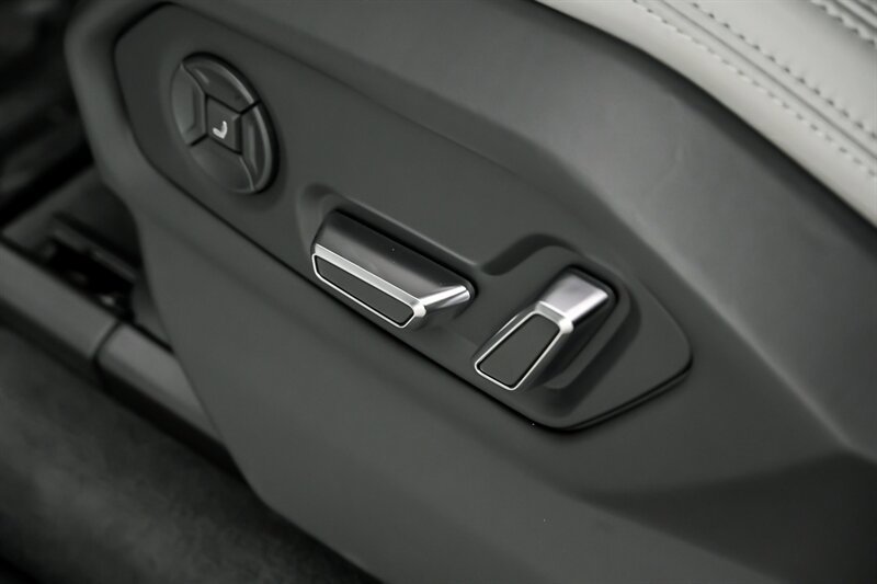 Used 2022 Lamborghini Urus AWD/4WD image 23