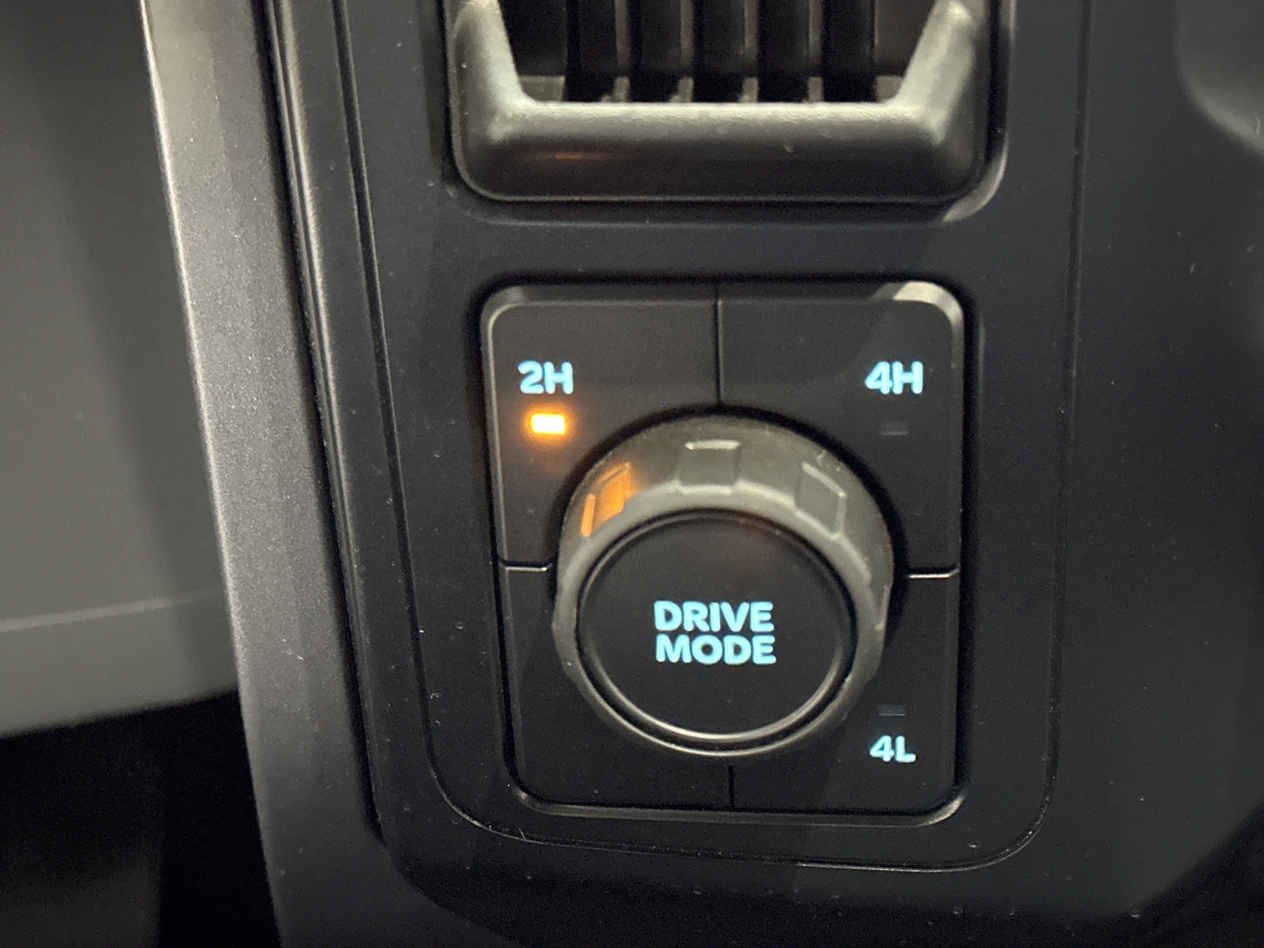 Used 2024 Ford F150 XLT AWD/4WD image 5