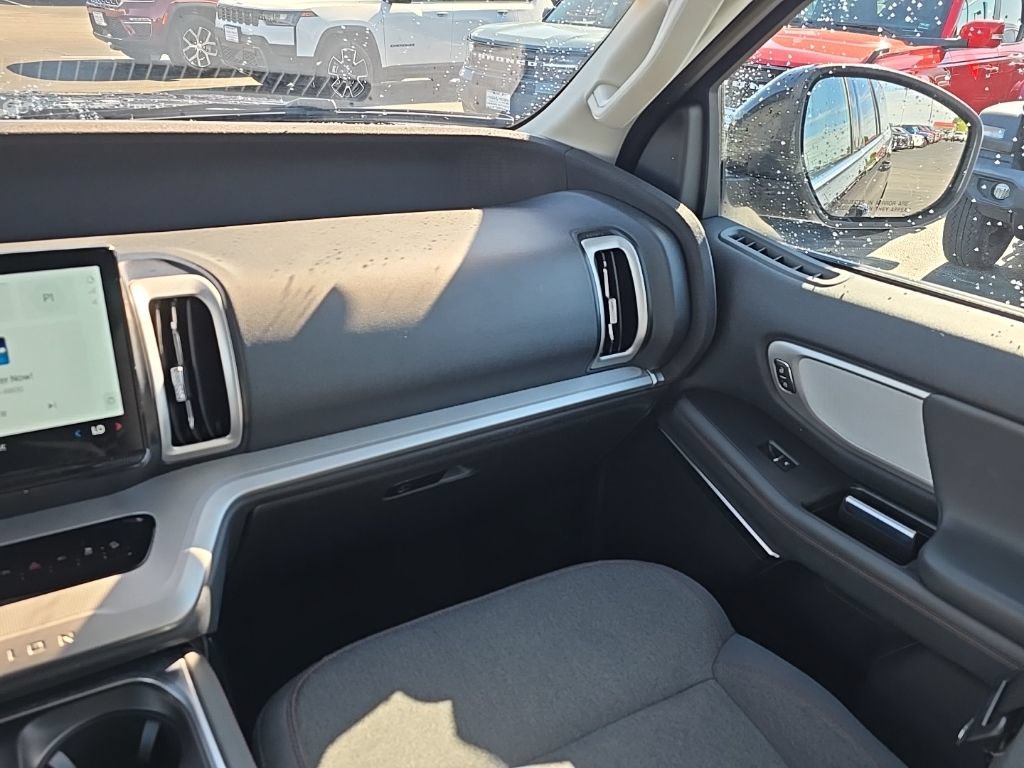 Used 2025 Ford Expedition Max Active AWD/4WD image 17