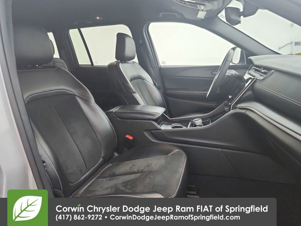 Used 2024 Jeep Grand Cherokee Altitude image 32