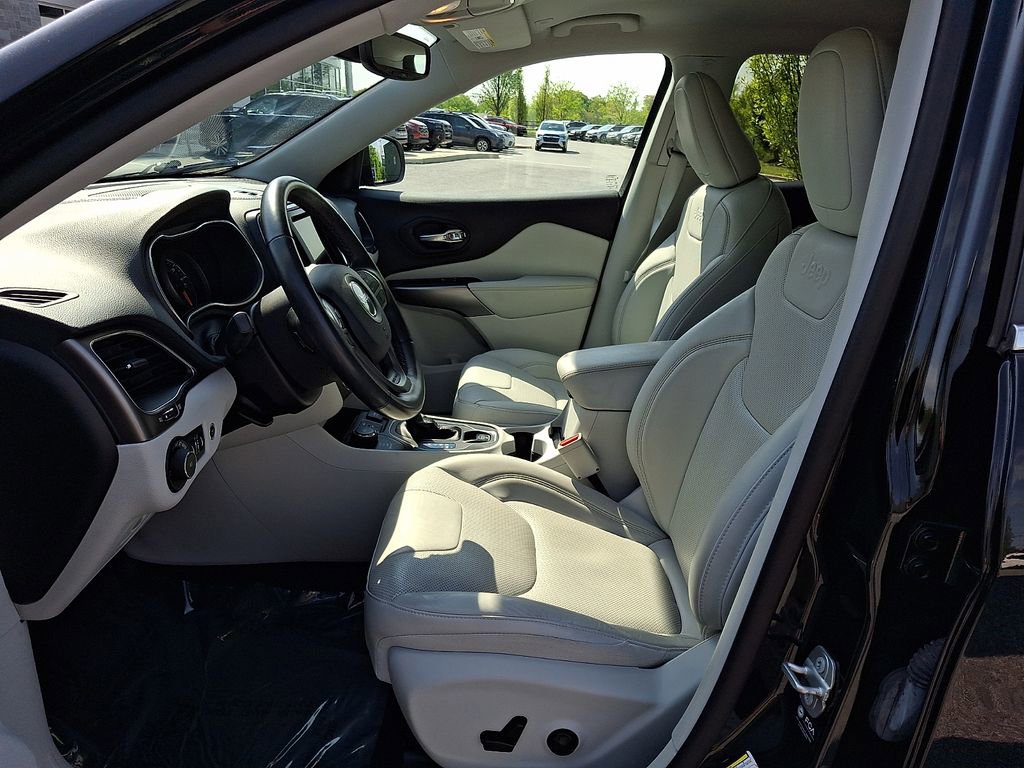 Used 2021 Jeep Cherokee Latitude Lux w/ Comfort/Convenience Group AWD/4WD image 14