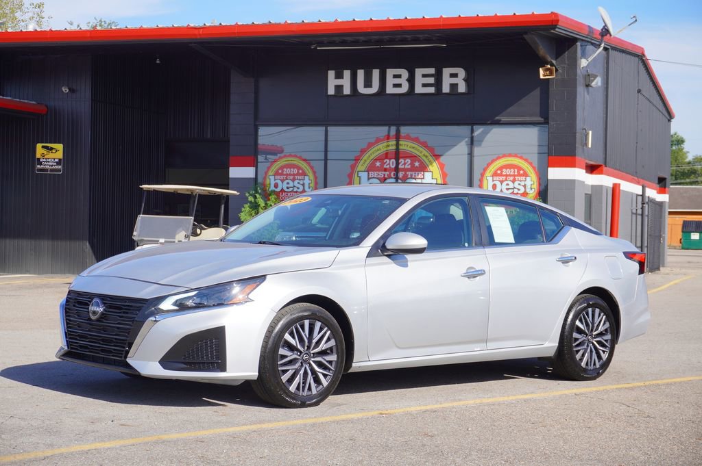 Used 2023 Nissan Altima 2.5 SV image 1