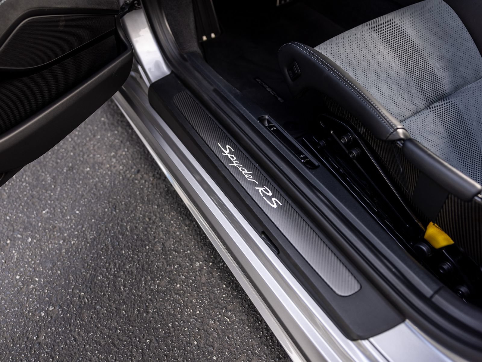 Certified 2025 Porsche 718 Boxster Spyder RS RWD image 39