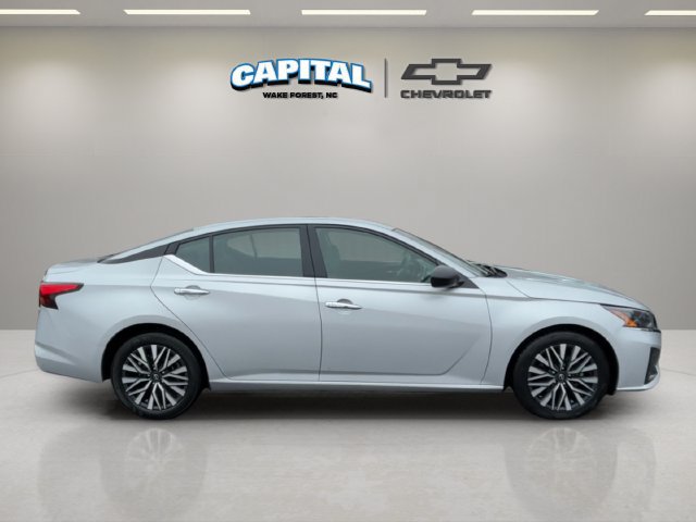 Used 2024 Nissan Altima 2.5 SV FWD image 6