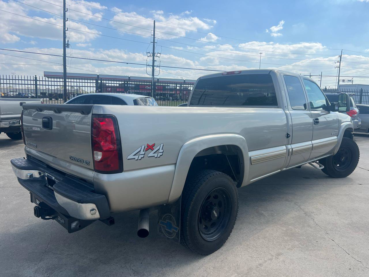 Used 2002 Chevrolet Silverado 2500 LS w/ Off-Road Skid Plate Pkg AWD/4WD image 13