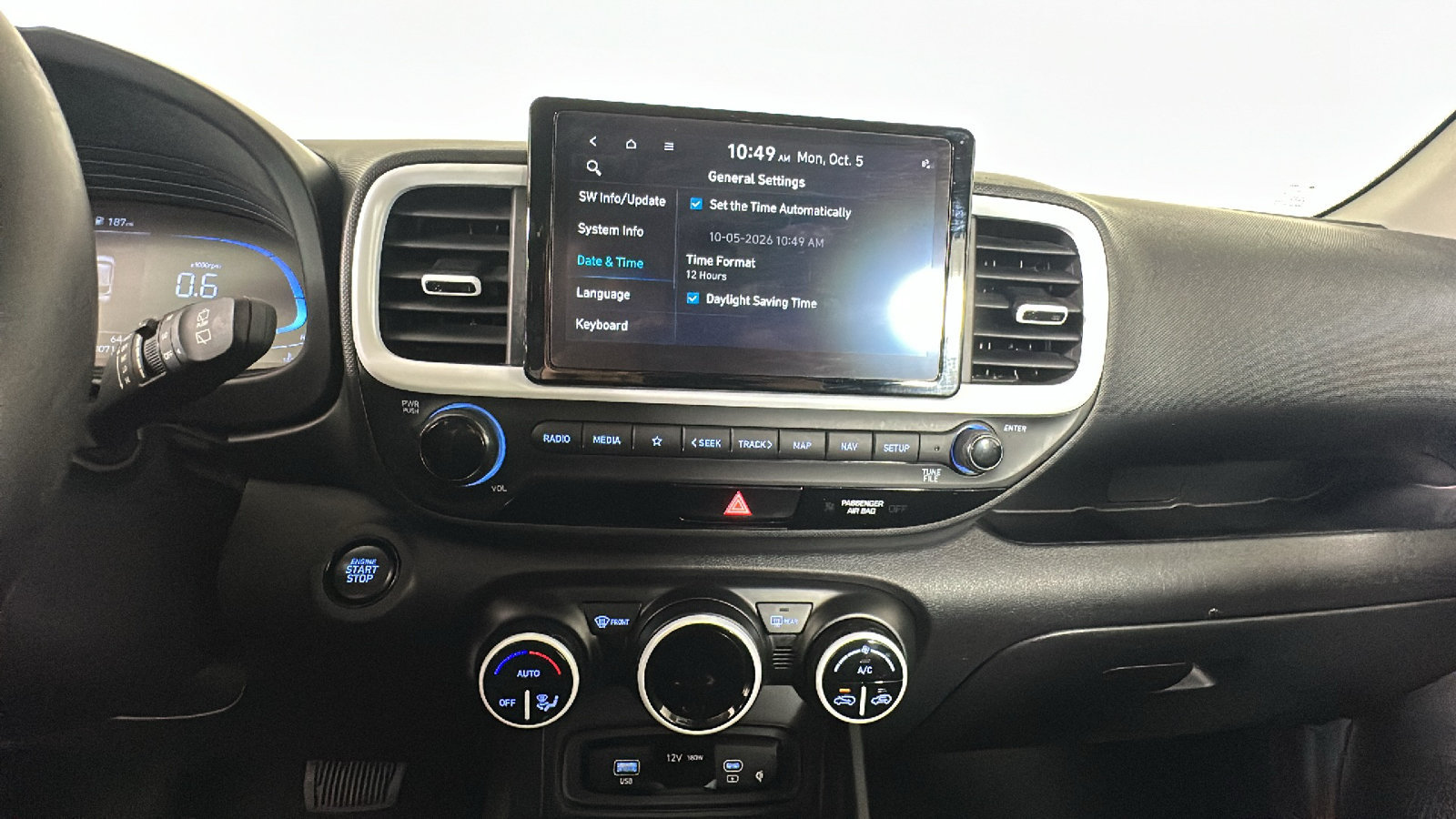 Certified 2023 Hyundai Venue Limited FWD image 30