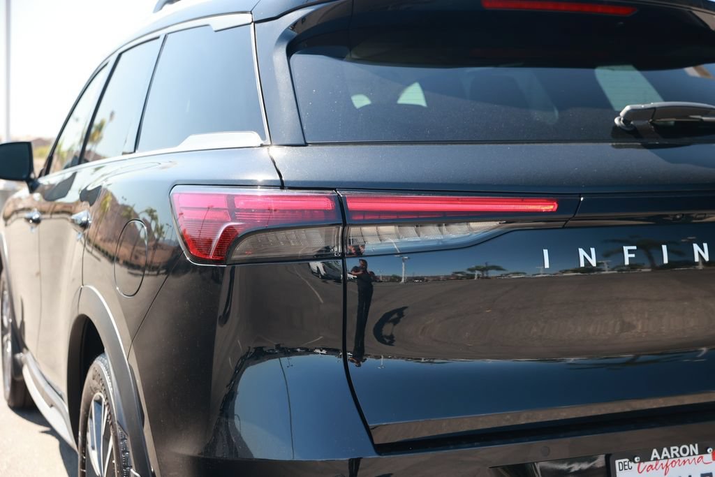 Used 2026 INFINITI QX60 Luxe w/ Cargo Package FWD image 16