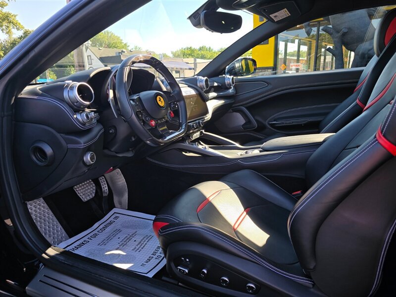 Used 2017 Ferrari GTC4Lusso AWD/4WD image 21