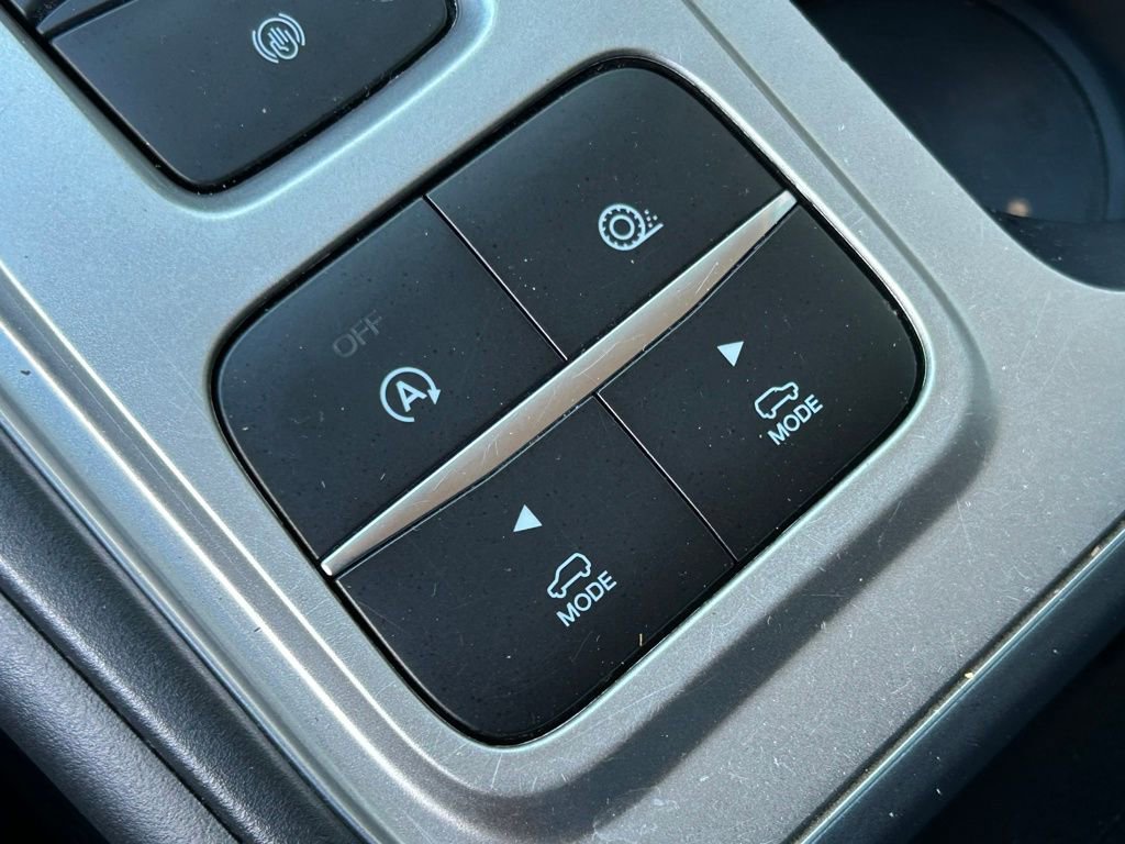 Used 2020 Ford Explorer XLT image 26