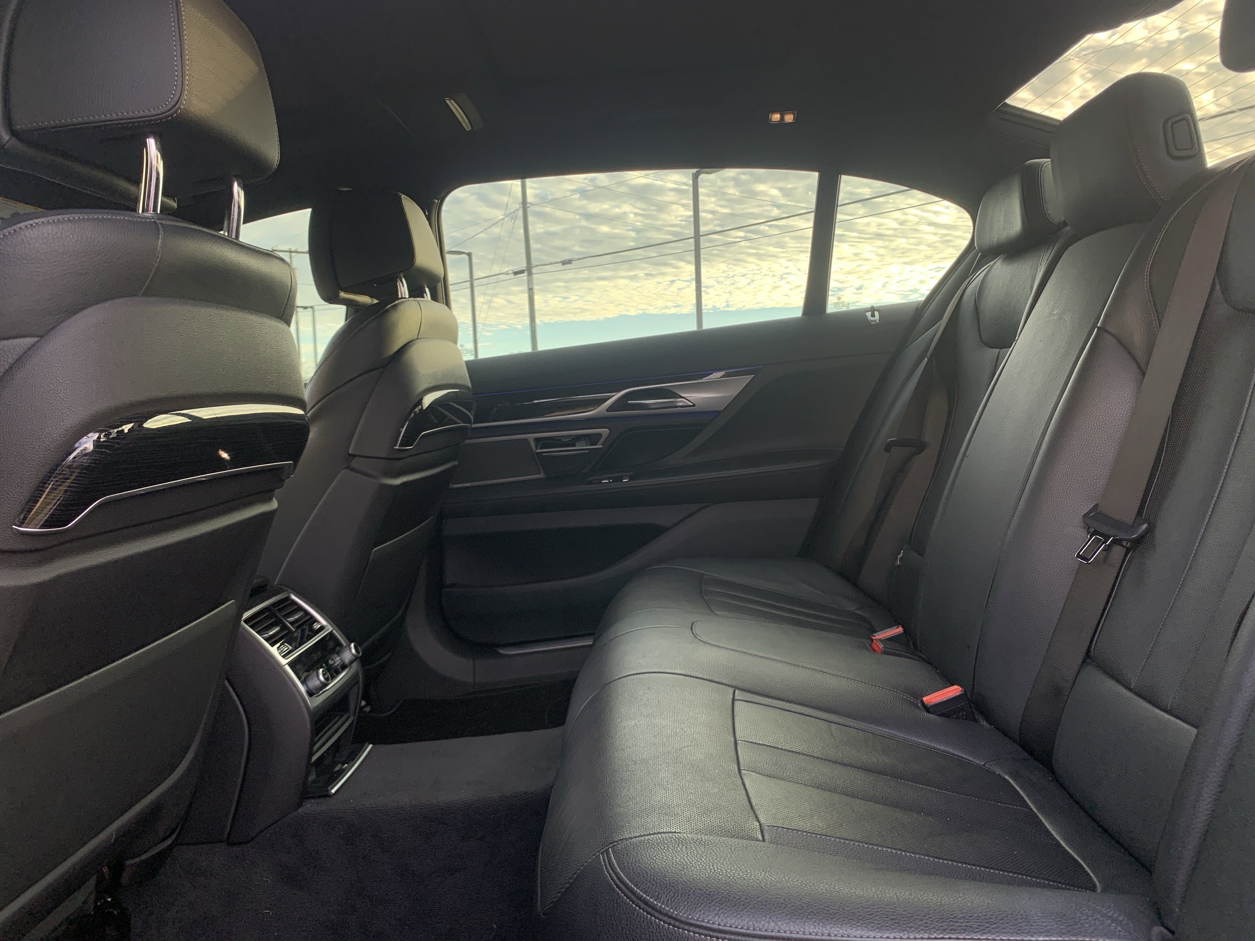 Used 2020 BMW 740i w/ M Sport Package image 32