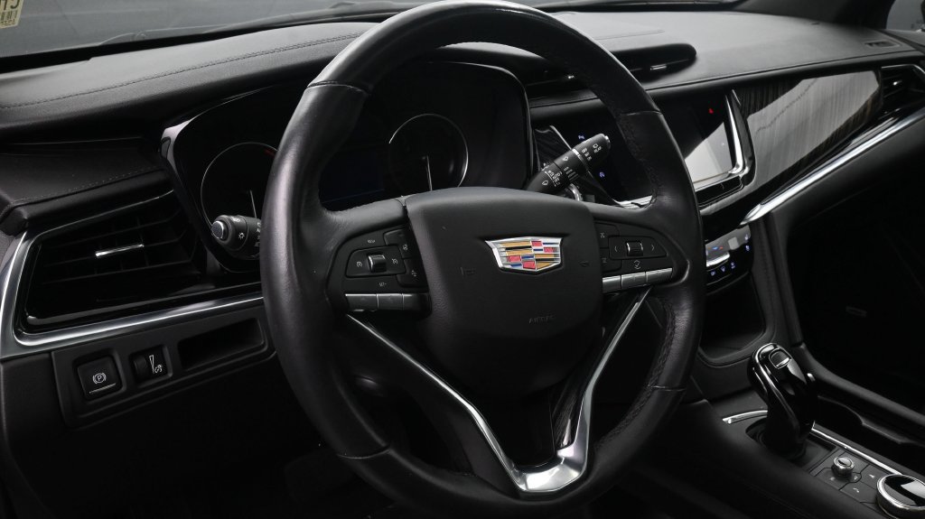 Certified 2025 Cadillac XT6 Premium Luxury FWD image 9