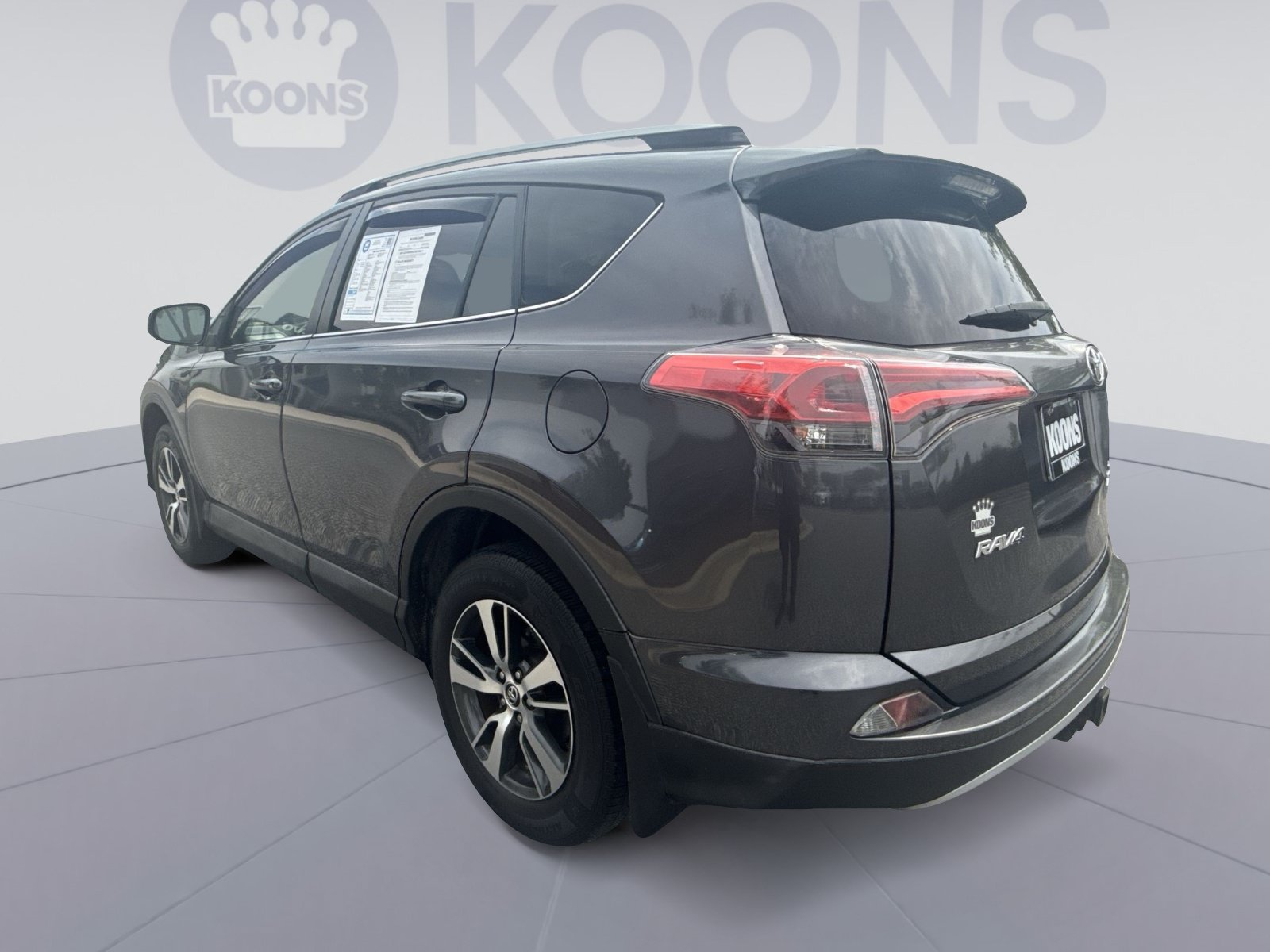 Used 2018 Toyota RAV4 XLE w/ Plus Extra Value Package AWD/4WD image 4