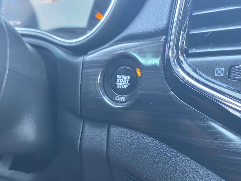 Certified 2021 Jeep Grand Cherokee Laredo X image 31