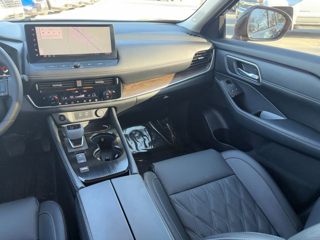 Used 2025 Nissan Rogue Platinum w/ Platinum Premium Package image 22