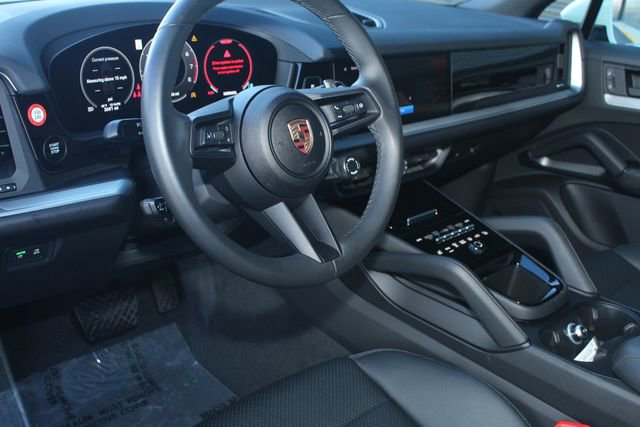 Certified 2025 Porsche Cayenne Base image 4