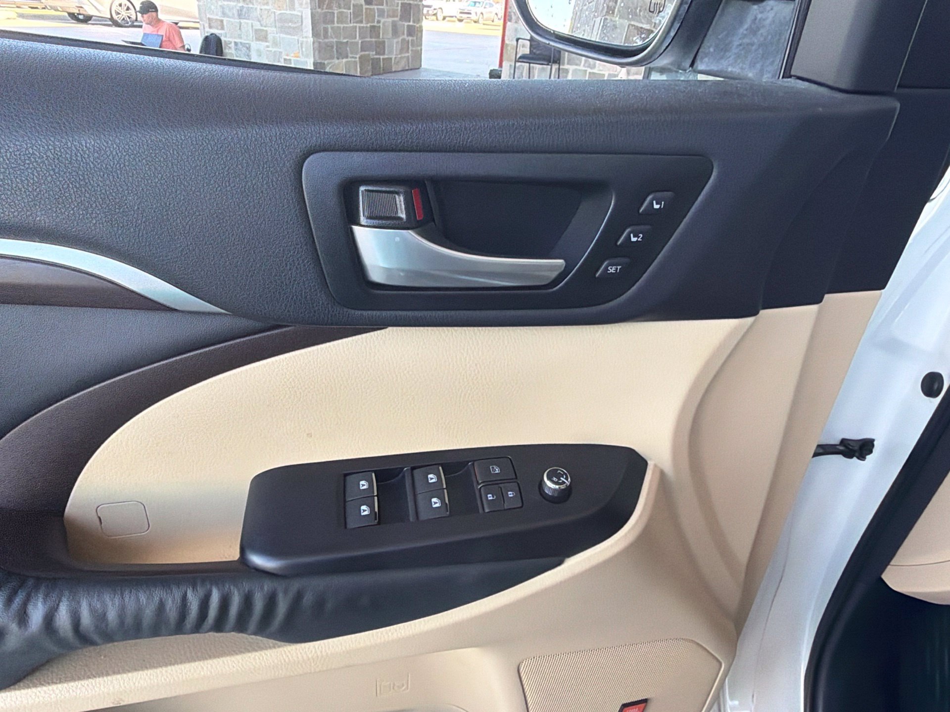 Used 2015 Toyota Highlander Limited FWD image 13