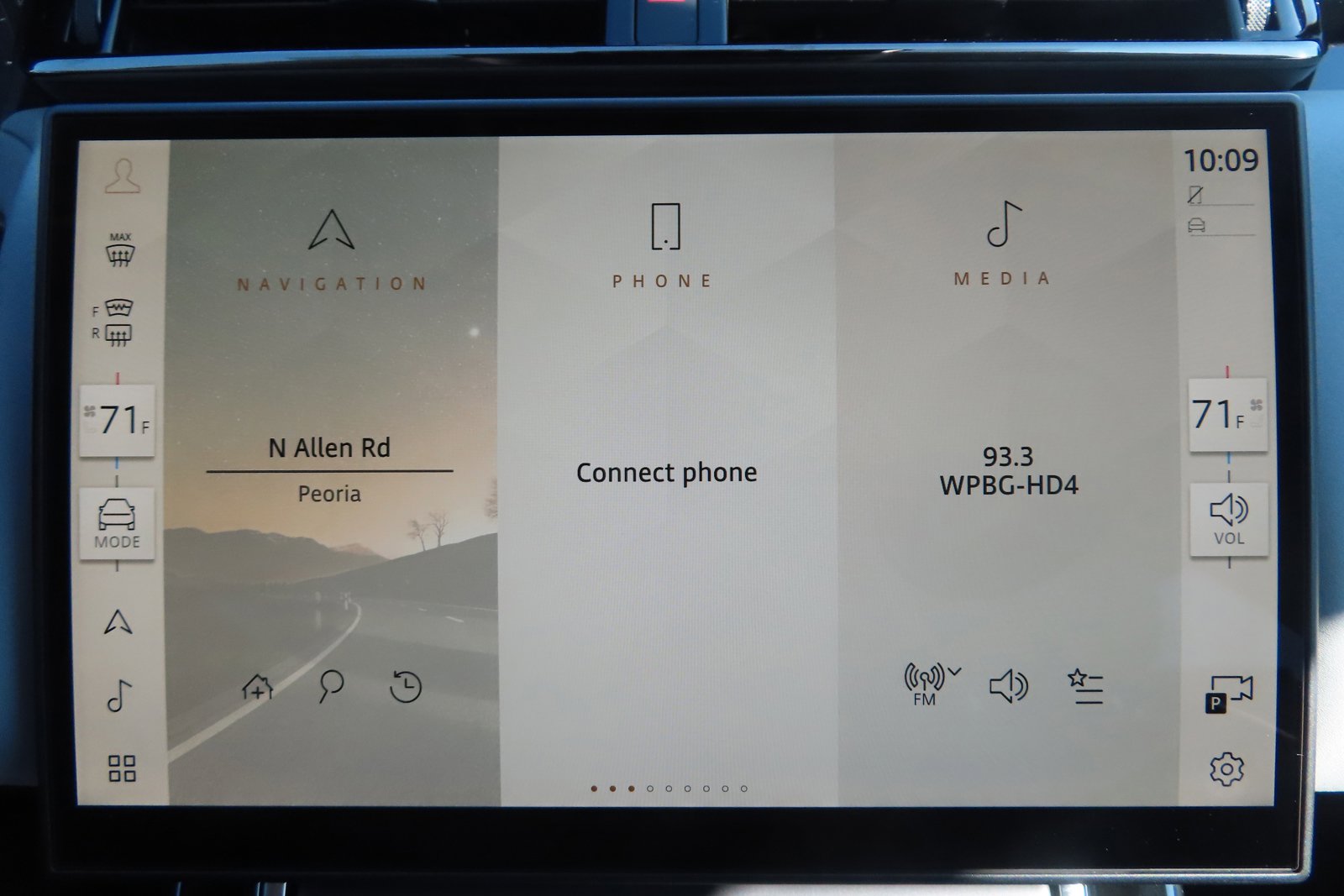 New 2025 Land Rover Range Rover Velar Dynamic SE image 32