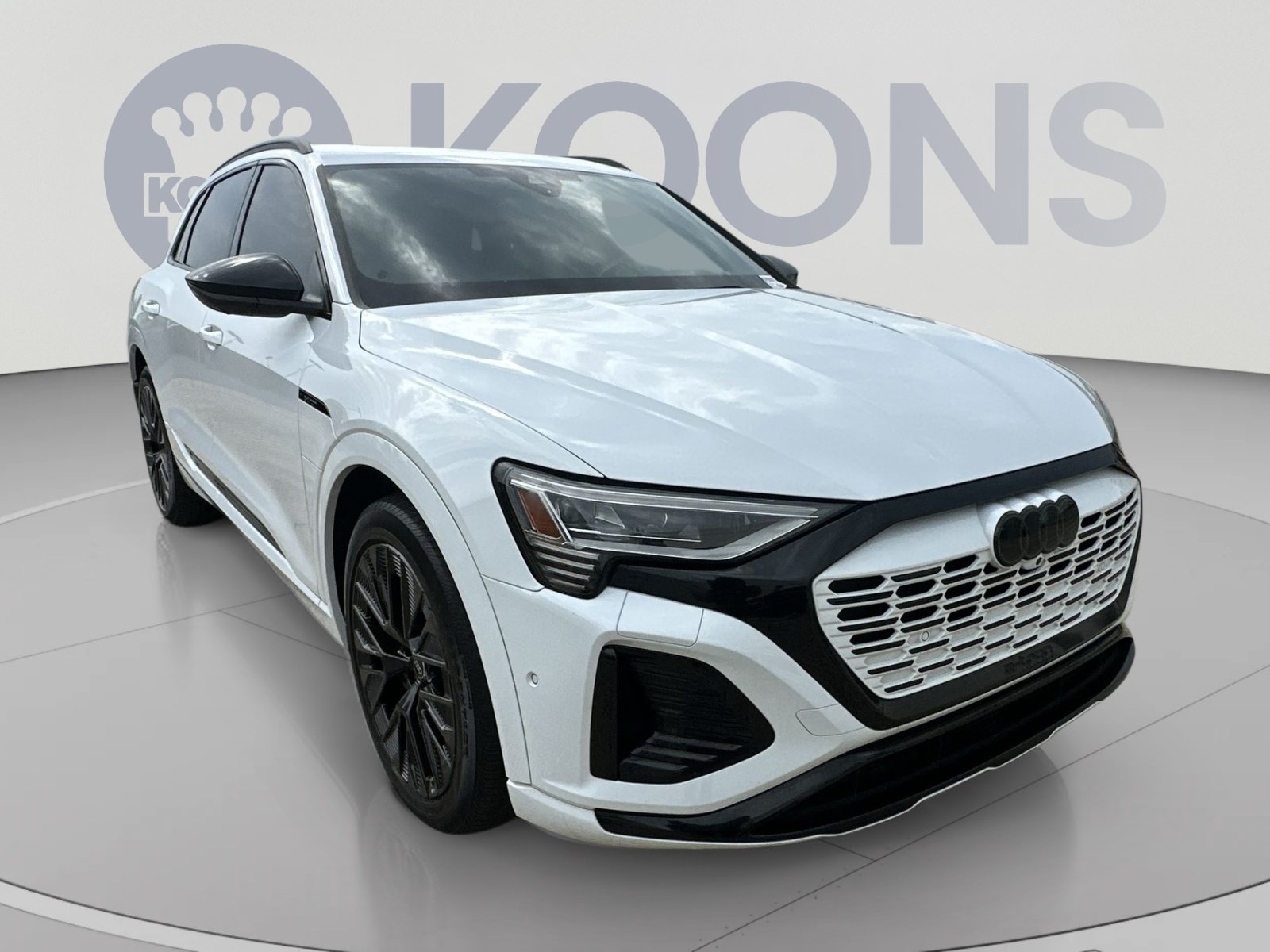 Used 2024 Audi Q8 e-tron Prestige w/ Prestige Package AWD/4WD image 2