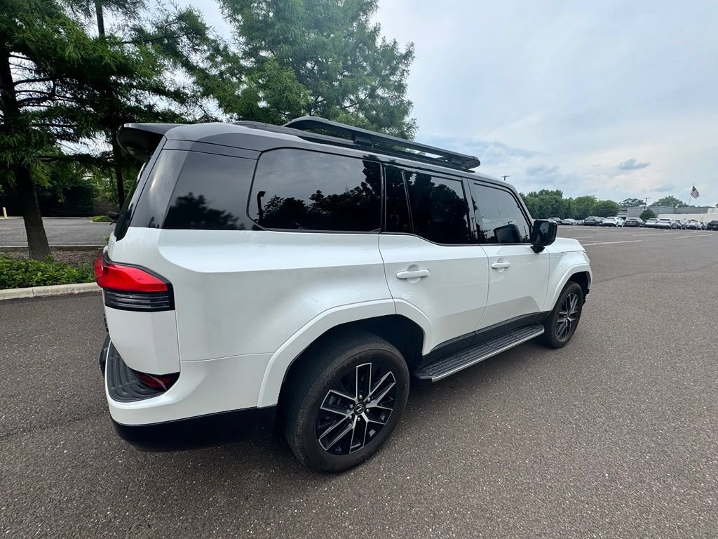 Used 2024 Lexus GX 550 w/ Accessory Package (Z1) AWD/4WD image 7