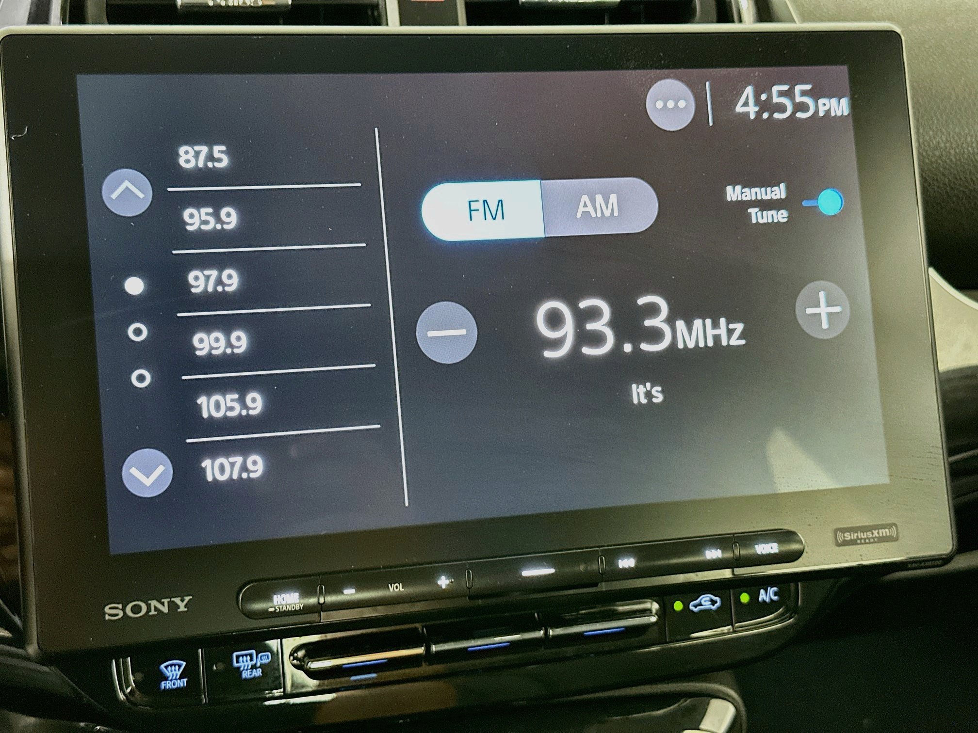 Used 2020 Toyota Prius XLE w/ Premium Convenience Package FWD image 21