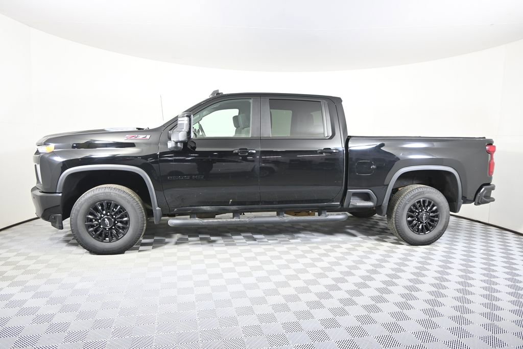 Used 2021 Chevrolet Silverado 2500 LT w/ Midnight Edition AWD/4WD image 2