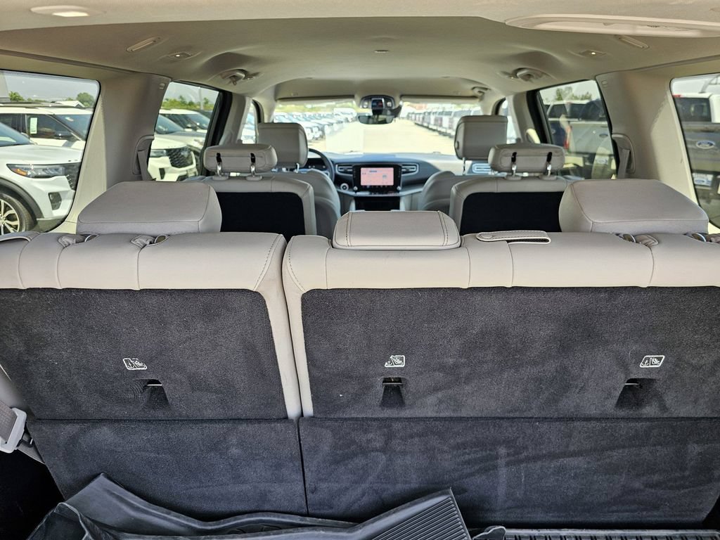 Used 2024 Jeep Wagoneer Series III AWD/4WD image 19