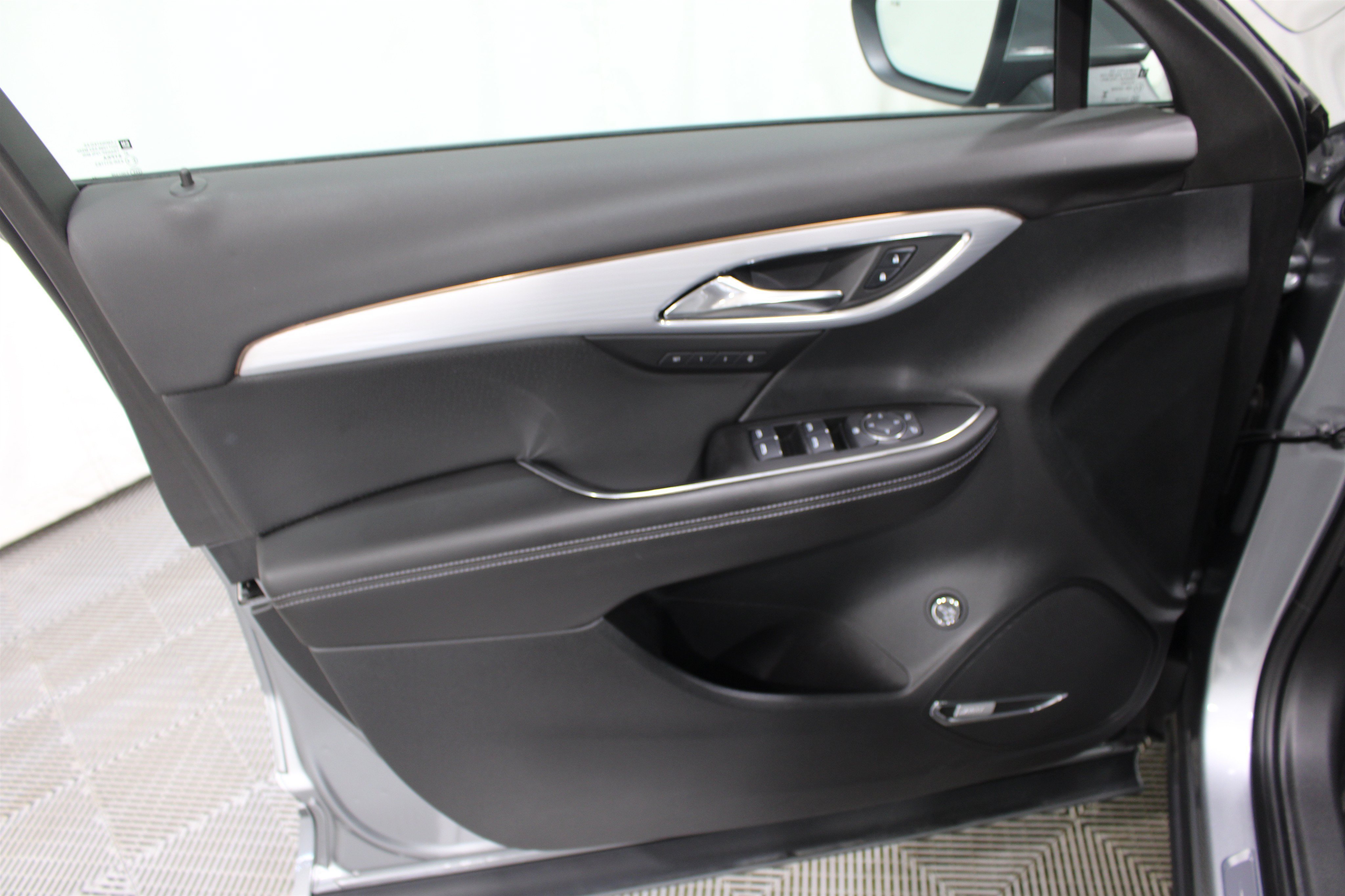 Used 2025 Buick Envision Avenir AWD/4WD image 6