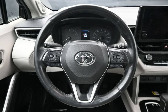 Used 2023 Toyota Corolla Cross LE w/ Moonroof Package AWD/4WD image 17