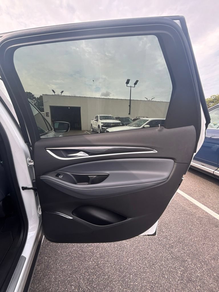 Used 2023 Buick Enclave Essence FWD image 22
