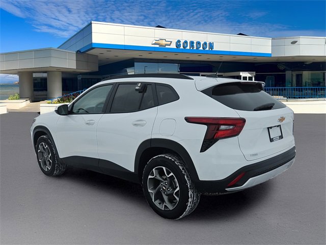 Used 2025 Chevrolet Trax LT w/ LT Convenience Package image 7