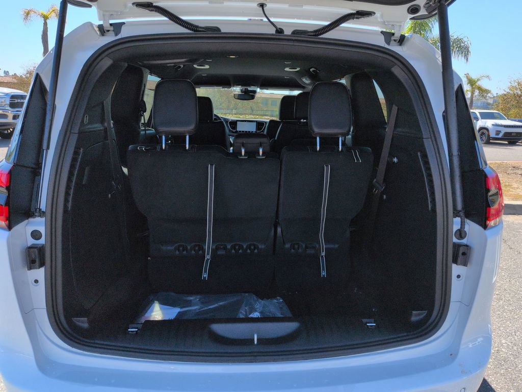 New 2026 Chrysler Pacifica Select image 26