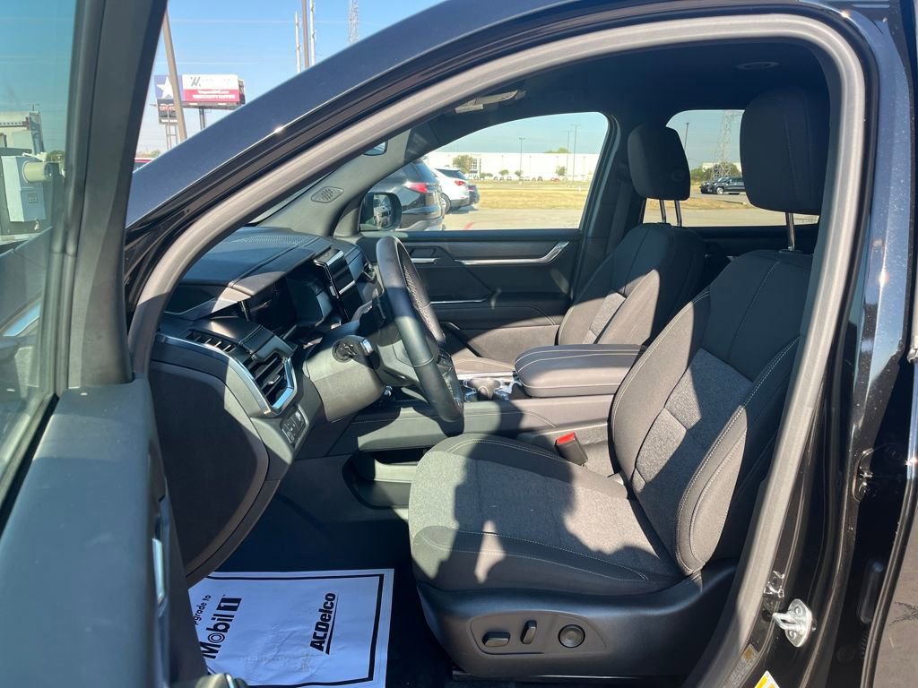 Used 2025 GMC Acadia Elevation image 15