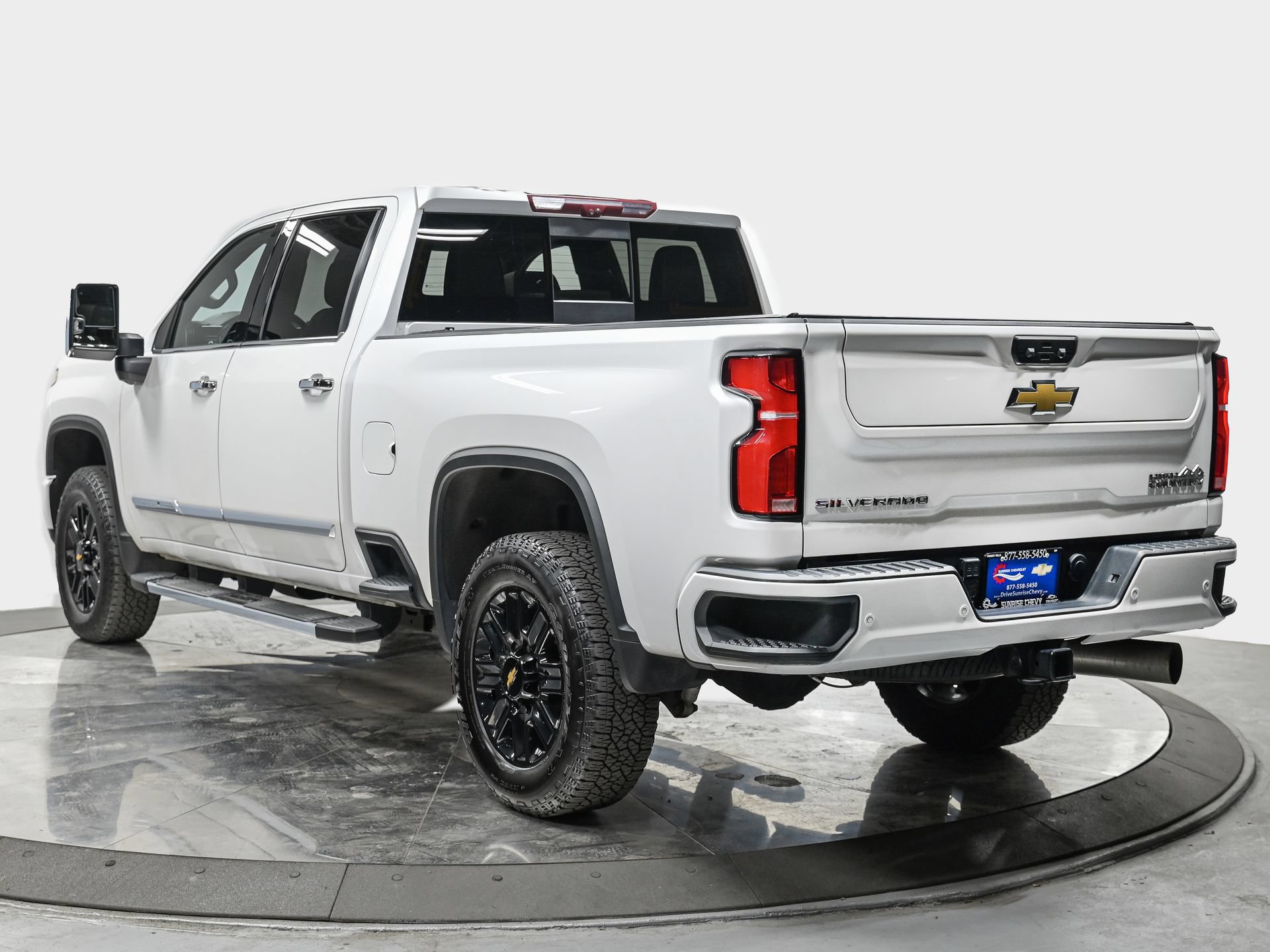 Used 2024 Chevrolet Silverado 2500 High Country w/ High Country Premium Package AWD/4WD image 4
